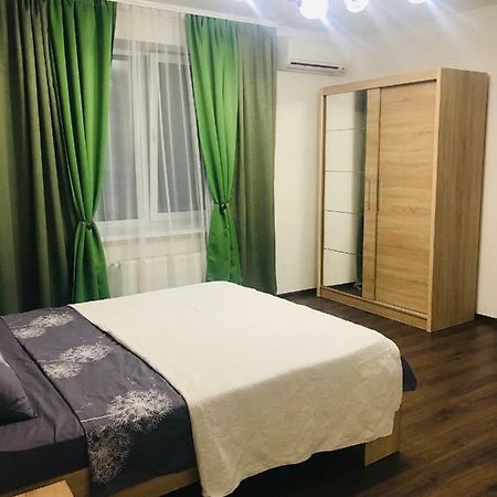 Naberezhna 10, Central Lutsk Apartamento Exterior foto